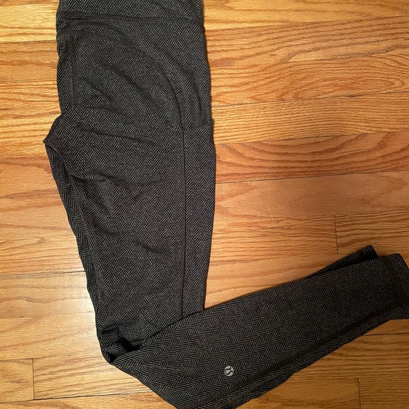 Lululemon Leggings with pockets - Picture 1 of 2
